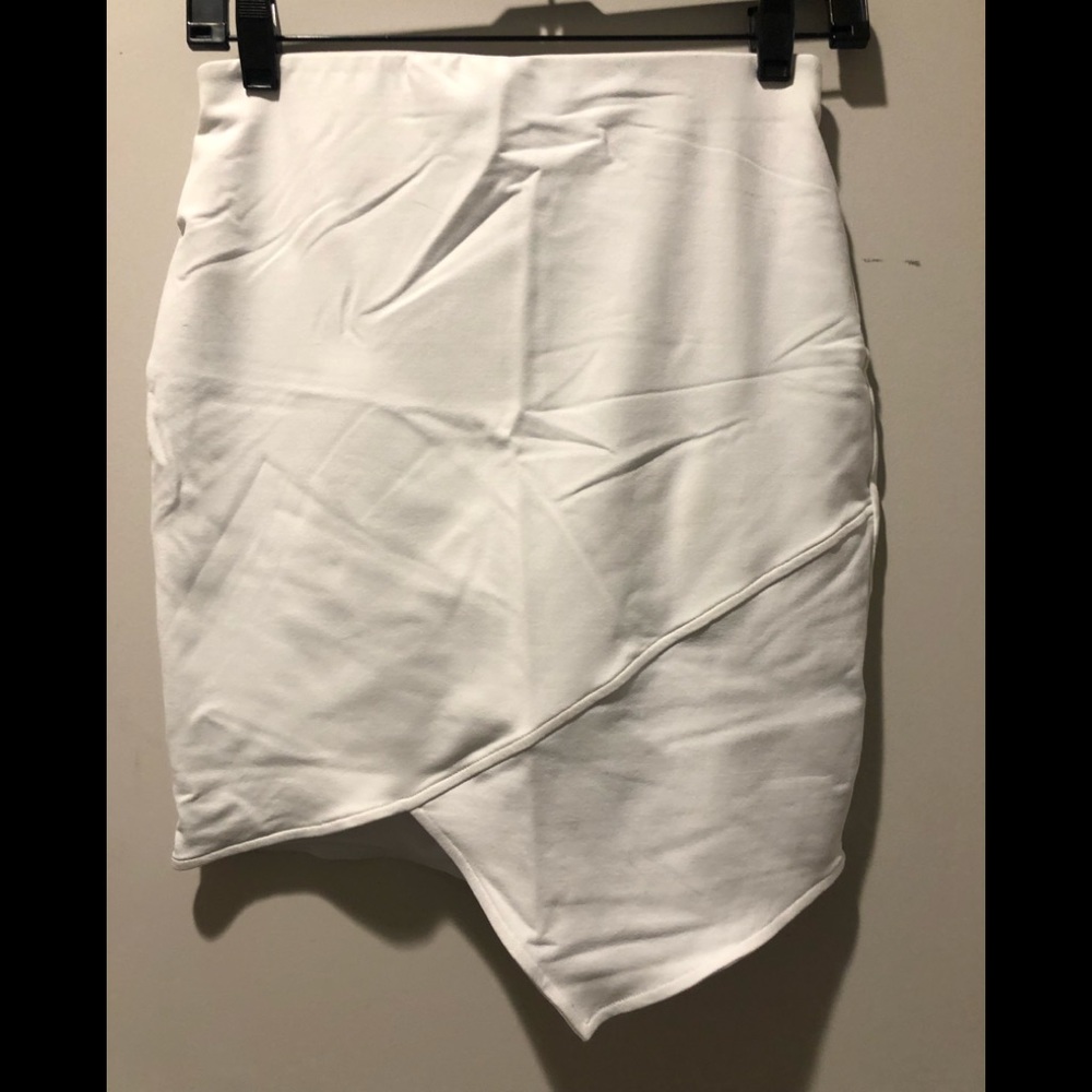 NWOT Donna Mizani White Skirt